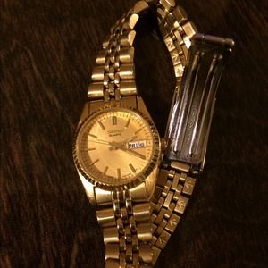 Seiko Quartz Women Watch in Gold Tone