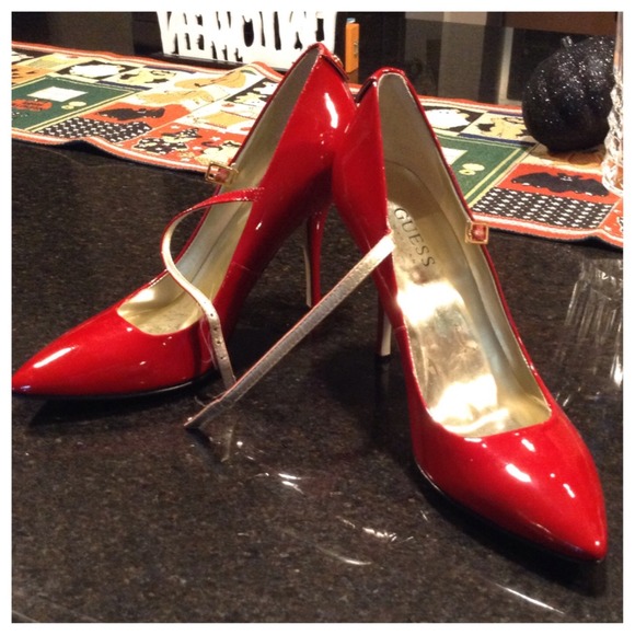 Guess Red Pumps