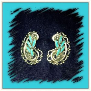 Turquoise & Silver Vintage Design Earrings!