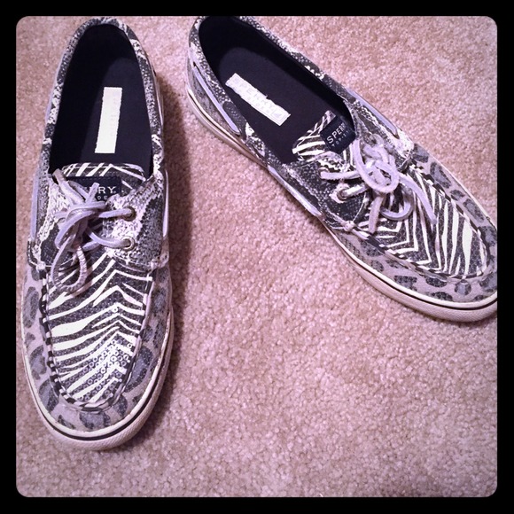 Zebra Sperry's size 8