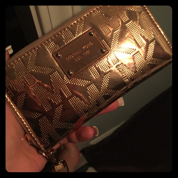 Michael Kors Rose Hold Metallic Wristlet