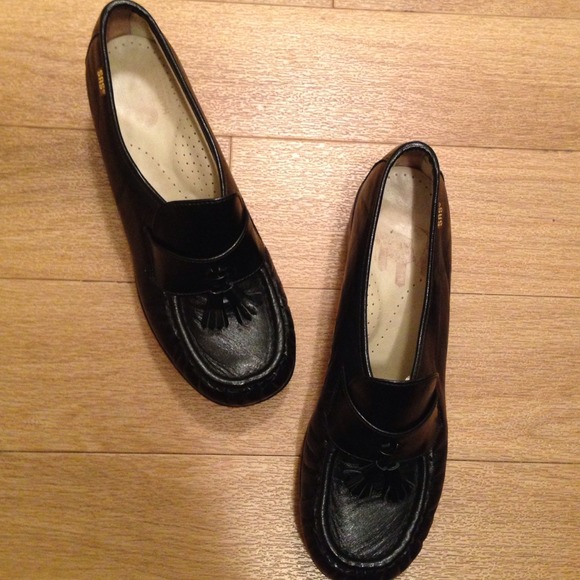 Black 100% genuine leather platform walking shoes