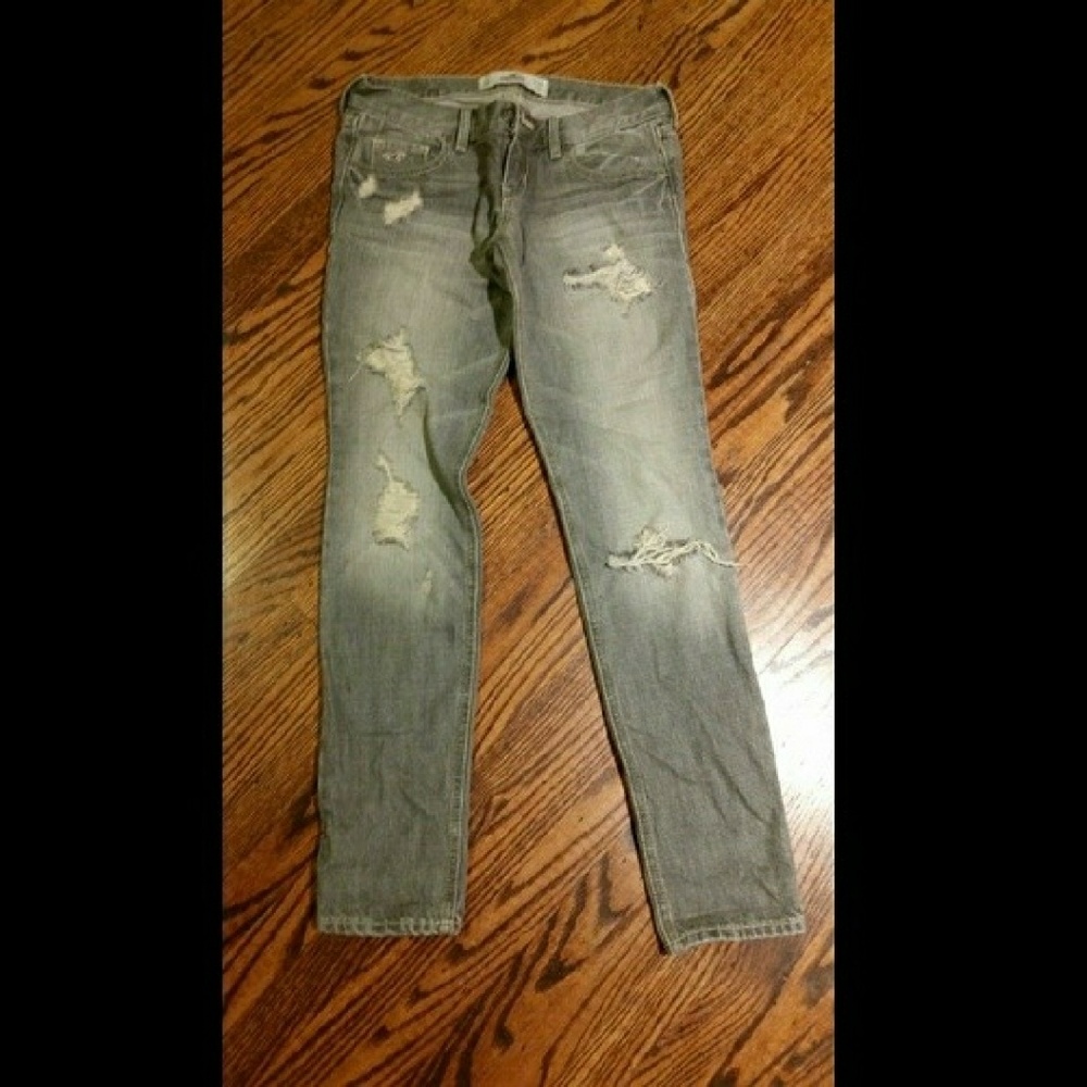 Hollister Boyfriend Distressed Jeans Grey size 1