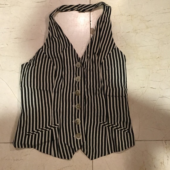 Vest - Picture 2 of 3