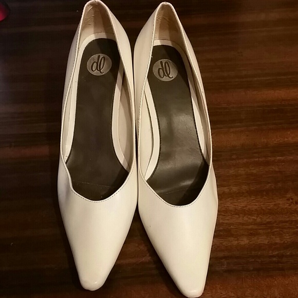 White Donna Lawrence pump