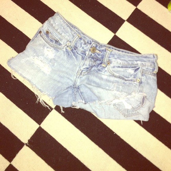 AE Light wash jean cutoffs - Picture 1 of 3