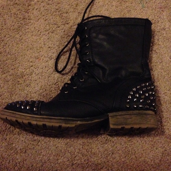 Combat boots