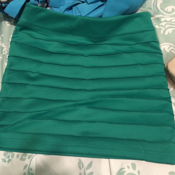 Green bodycon skirt