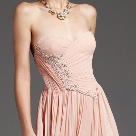 ✨✨HOSTPICK✨✨ Mignon prom dress - Picture 2 of 3