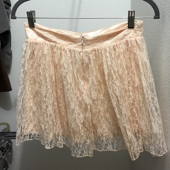Lace light peach skirt - Picture 2 of 3