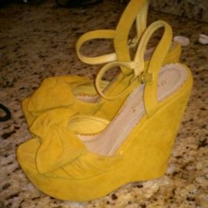 Shoe dazzle bow wedges