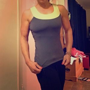 Workout top with built in shelf bra*MARKDOWN*