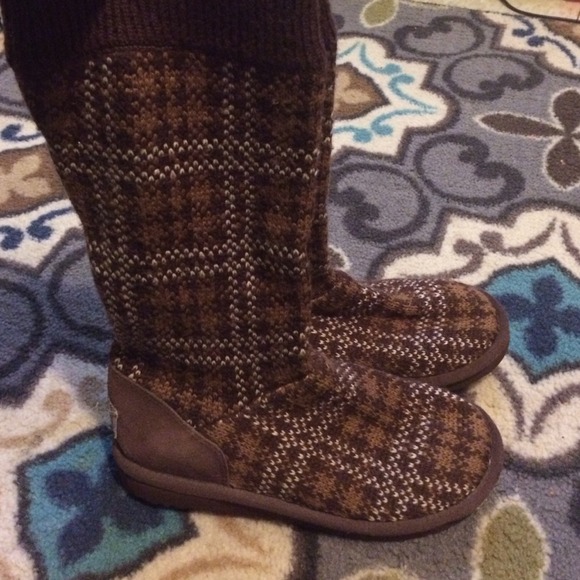 brown plaid boots