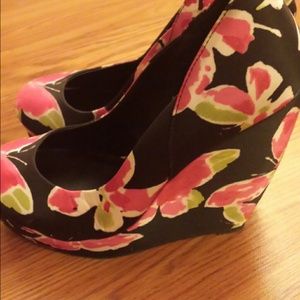 Wedge shoes