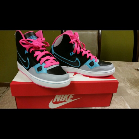 SOLD!! FINAL SALE! Nike Sons of Mars