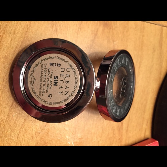 Urban decay eyeshadow - Picture 3 of 3