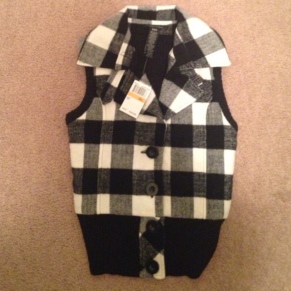 New/ black n white checkered vest size Small