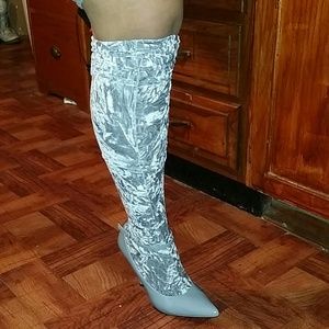 Gray shoes builtin leggings