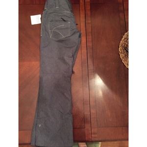 Jean look alike BNNW snowboarding pants.