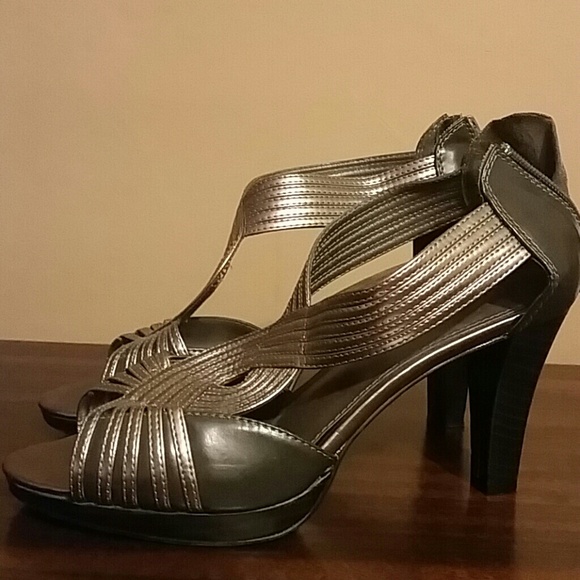 Lane Bryant metalic heels - Picture 2 of 4