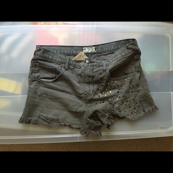 🎉SALE! Free People distressed studded shorts. NWT - Picture 4 of 4