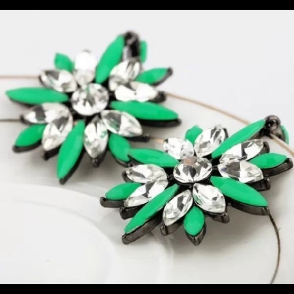 Green Crystal star Resin earrings - Picture 3 of 3