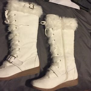 White boots fur boots!