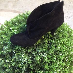 Enzo Angiolini Black Suede shoes Size 7.5