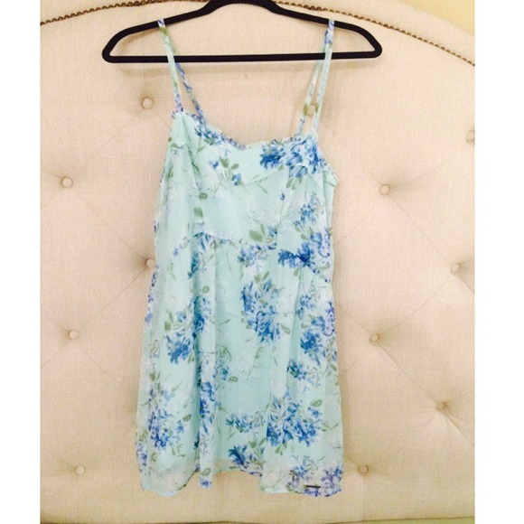 NWT Abercrombie & Fitch Floral Dress - Picture 1 of 2