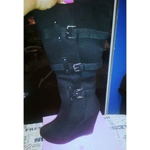 Black Tall wedge boots Size 10 more like a 9