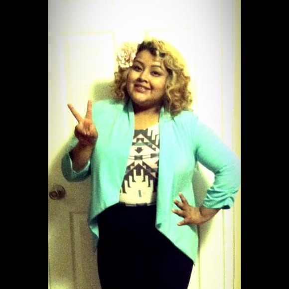 🚫SOLD🚫Cute radiant blue blazer✨