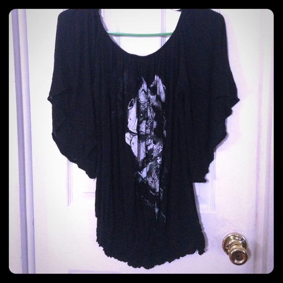 Loose black shirt with rose