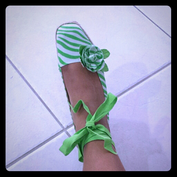 Zebra sripe green and white 9.5 size