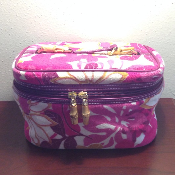 Cosmetic bag