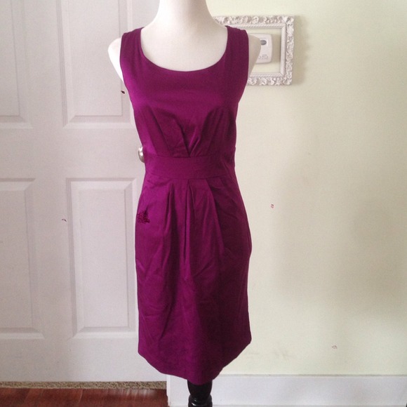 Mossimo berry fuchsia pencil dress with pockets.