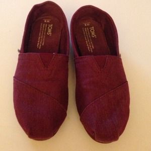 Burgundy/wine colored Toms