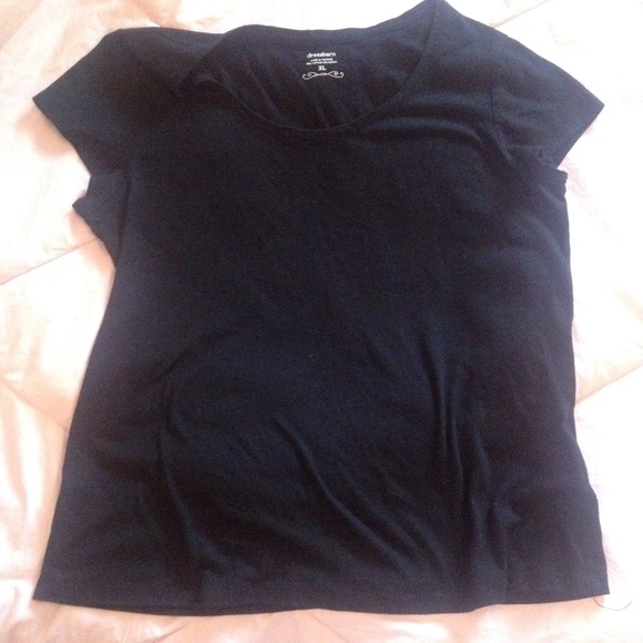 Black scoop neck tee
