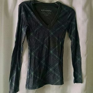 Plaid v-neck long sleeve tee