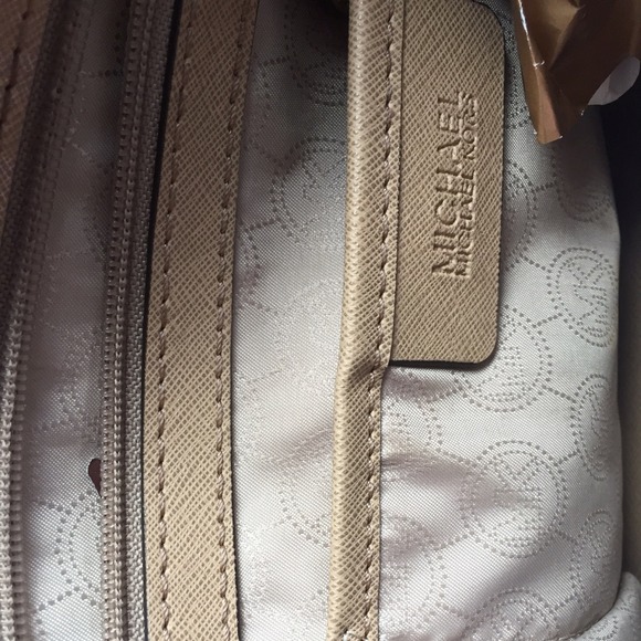 Authentic MK Purse - Picture 2 of 2