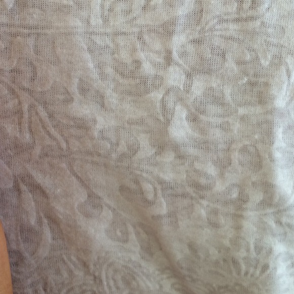 White tee - Picture 2 of 3