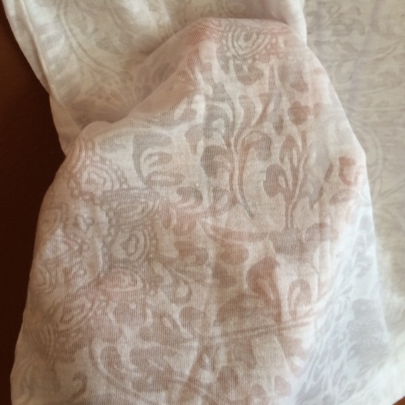 White tee - Picture 3 of 3