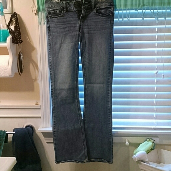 Low rise light wash jeans