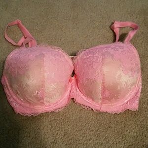 32dd Victoria's secret bra!