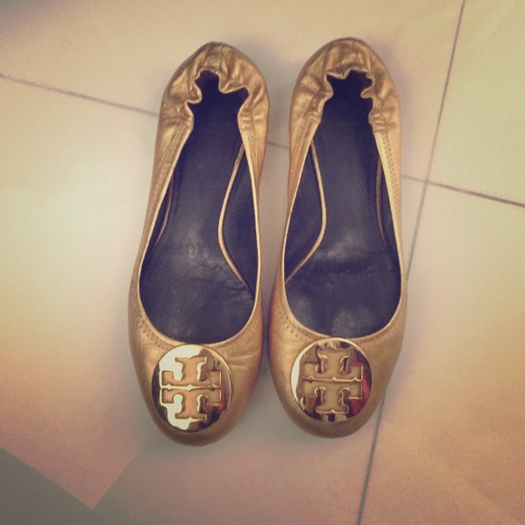 Gold Tory Burch Flats! 🎀