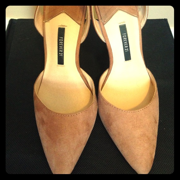 Tan sling-back pumps