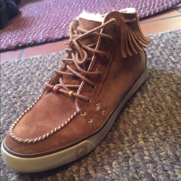 LIMITED EDITION UGG! Tan ugg moccasin tennis shoes
