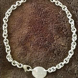 Worn Tiffany & co necklace. Few scratches.