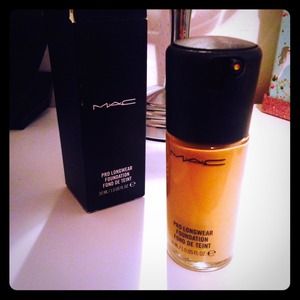 Mac Pro Longwear Foundation NC30