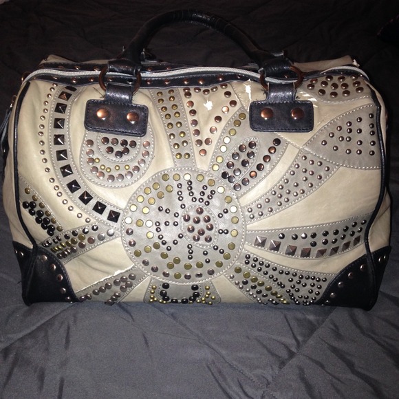 Nicole Lee Handbags - 🚫 REDUCED👍🏼Nicole Lee Purse studded