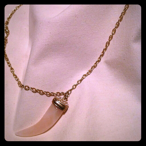 Pink Pearl Gold Toned Horn Necklace Pendant 28 in.